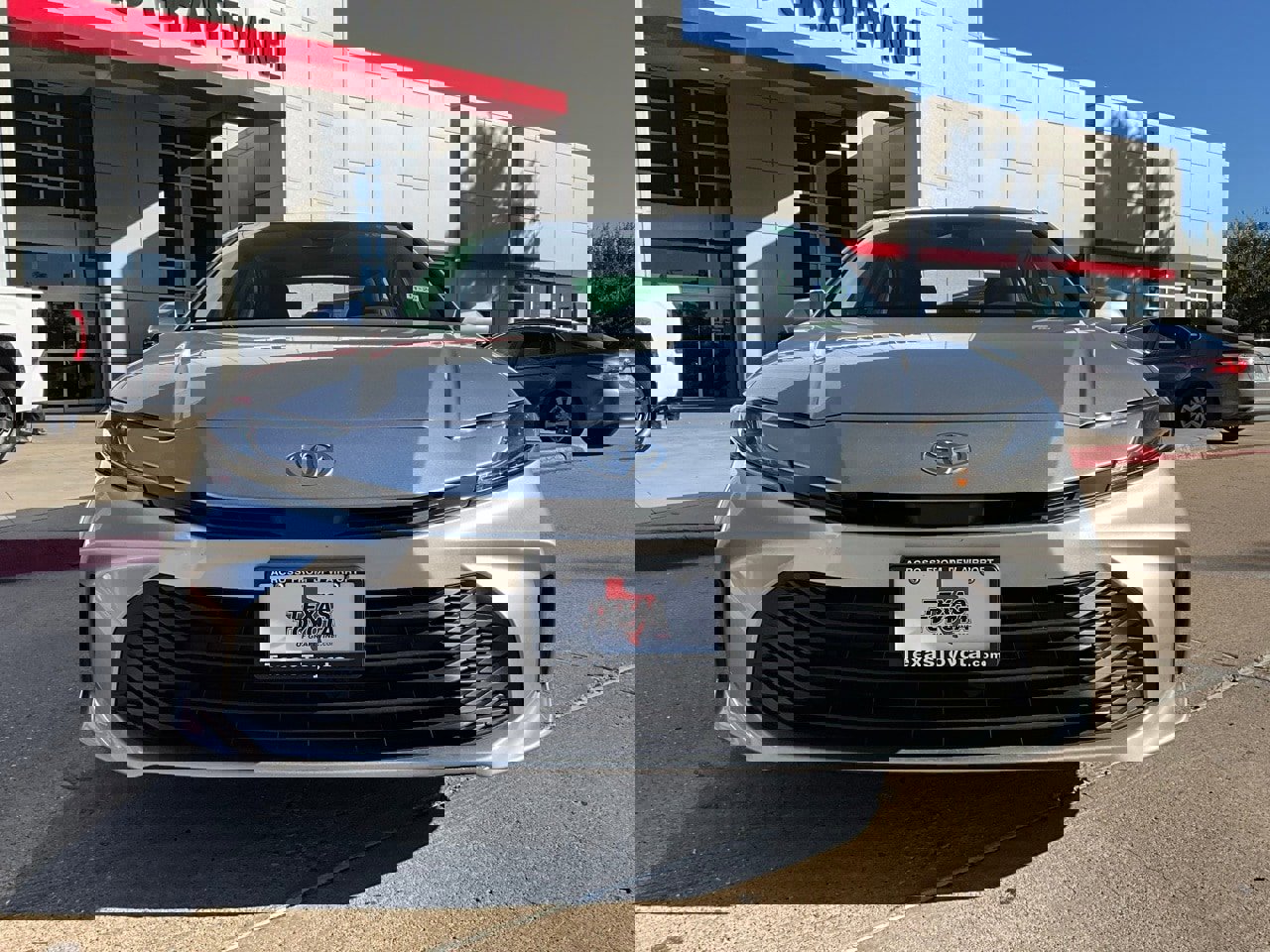 Used 2025 Toyota Camry LE image 4