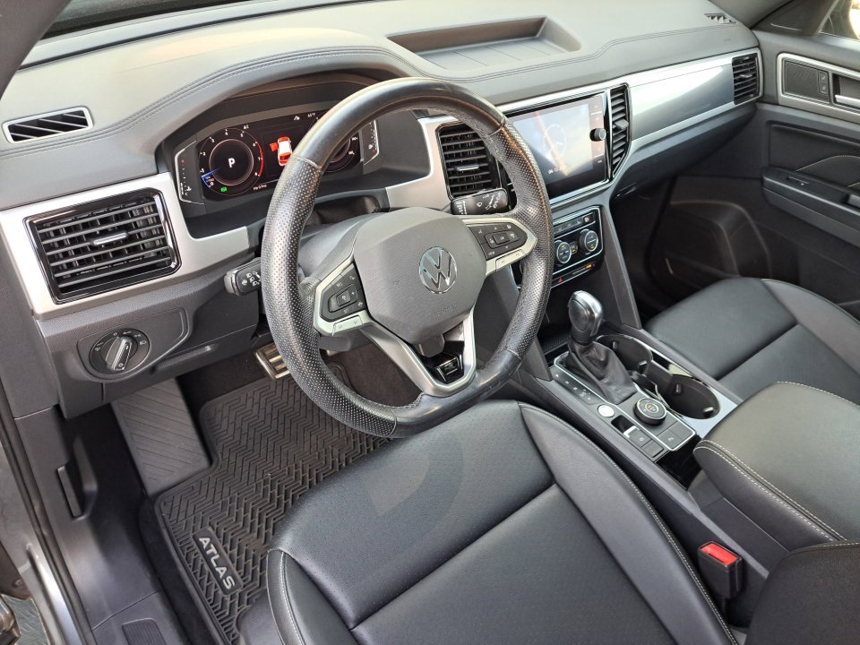 Used 2020 Volkswagen Atlas Cross Sport SEL R-Line AWD/4WD image 13