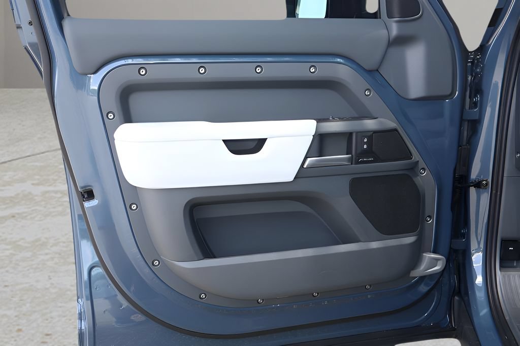 New 2026 Land Rover Defender 110 S AWD/4WD image 10