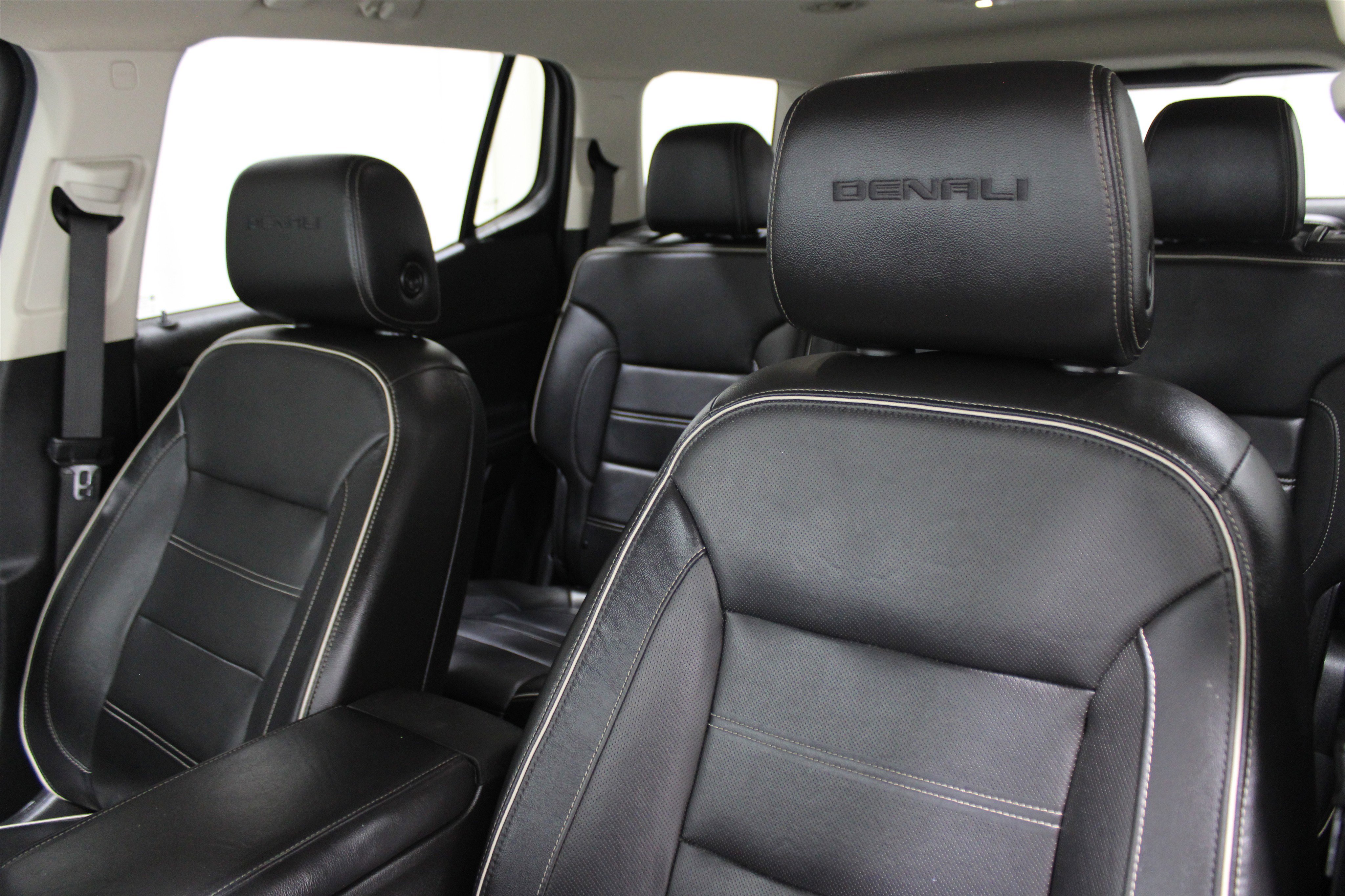 Used 2020 GMC Acadia Denali w/ Trailering Package image 5