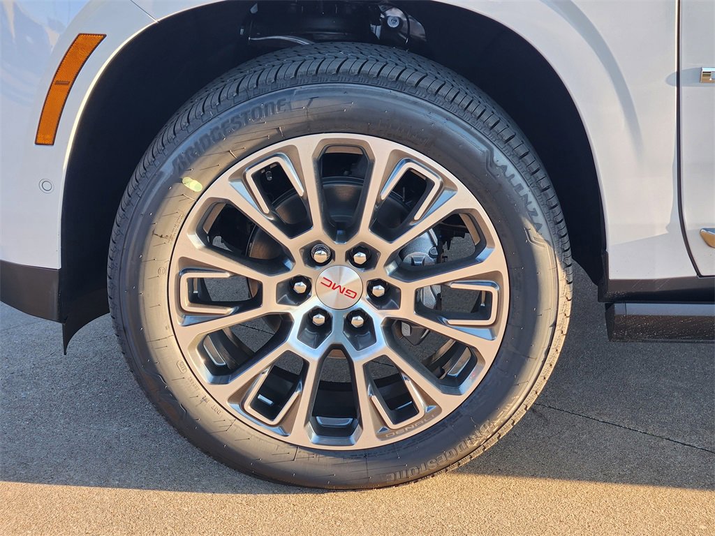 New 2026 GMC Yukon Denali w/ Sun & Power Step Package image 7