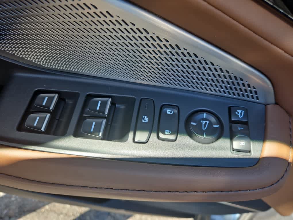 Certified 2024 Acura MDX SH-AWD w/ Technology Package image 13