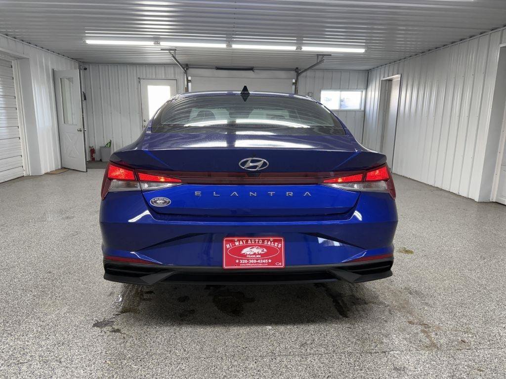 Used 2023 Hyundai Elantra SEL w/ Convenience Package image 5