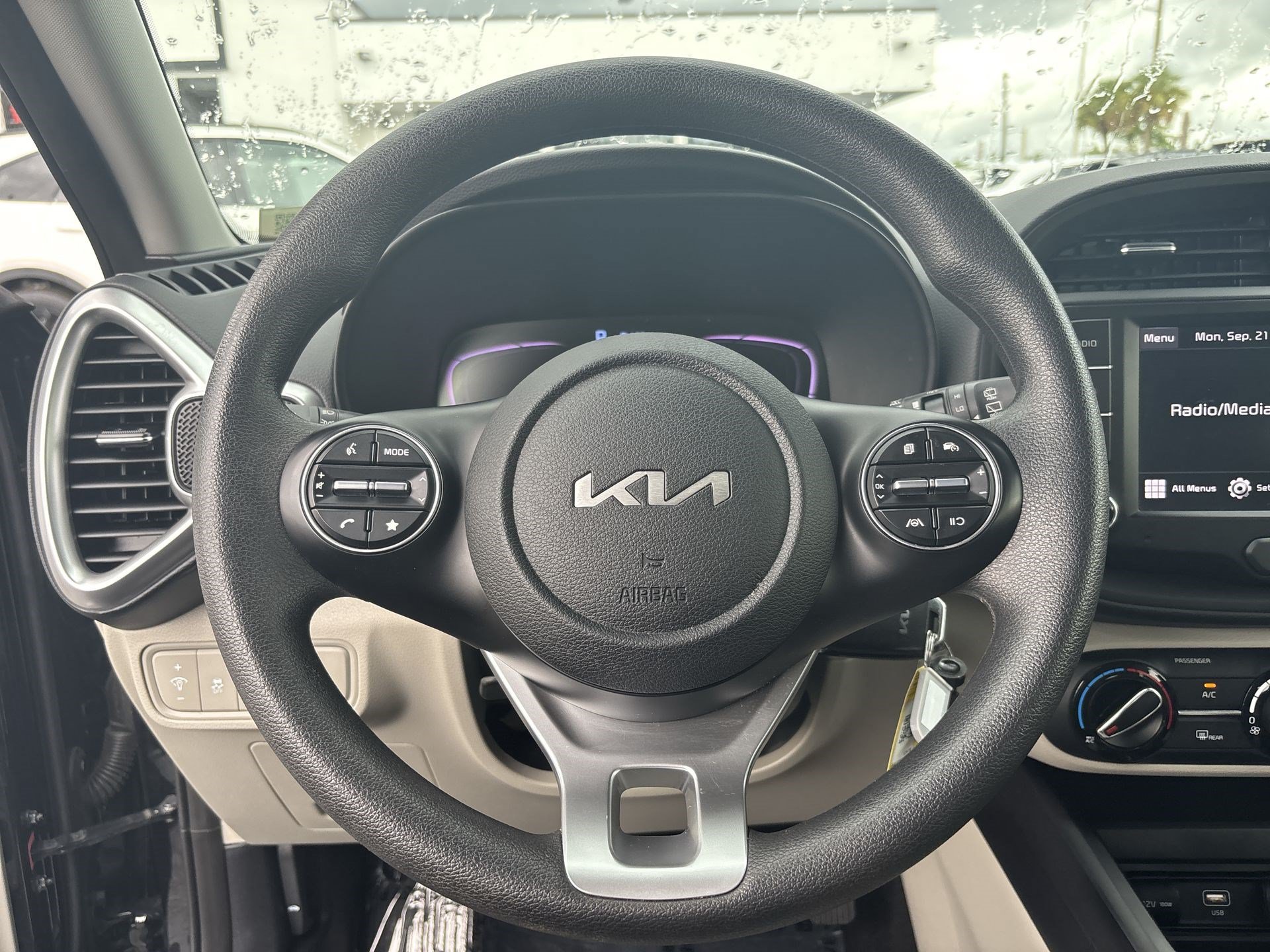 Used 2024 Kia Soul LX FWD image 11