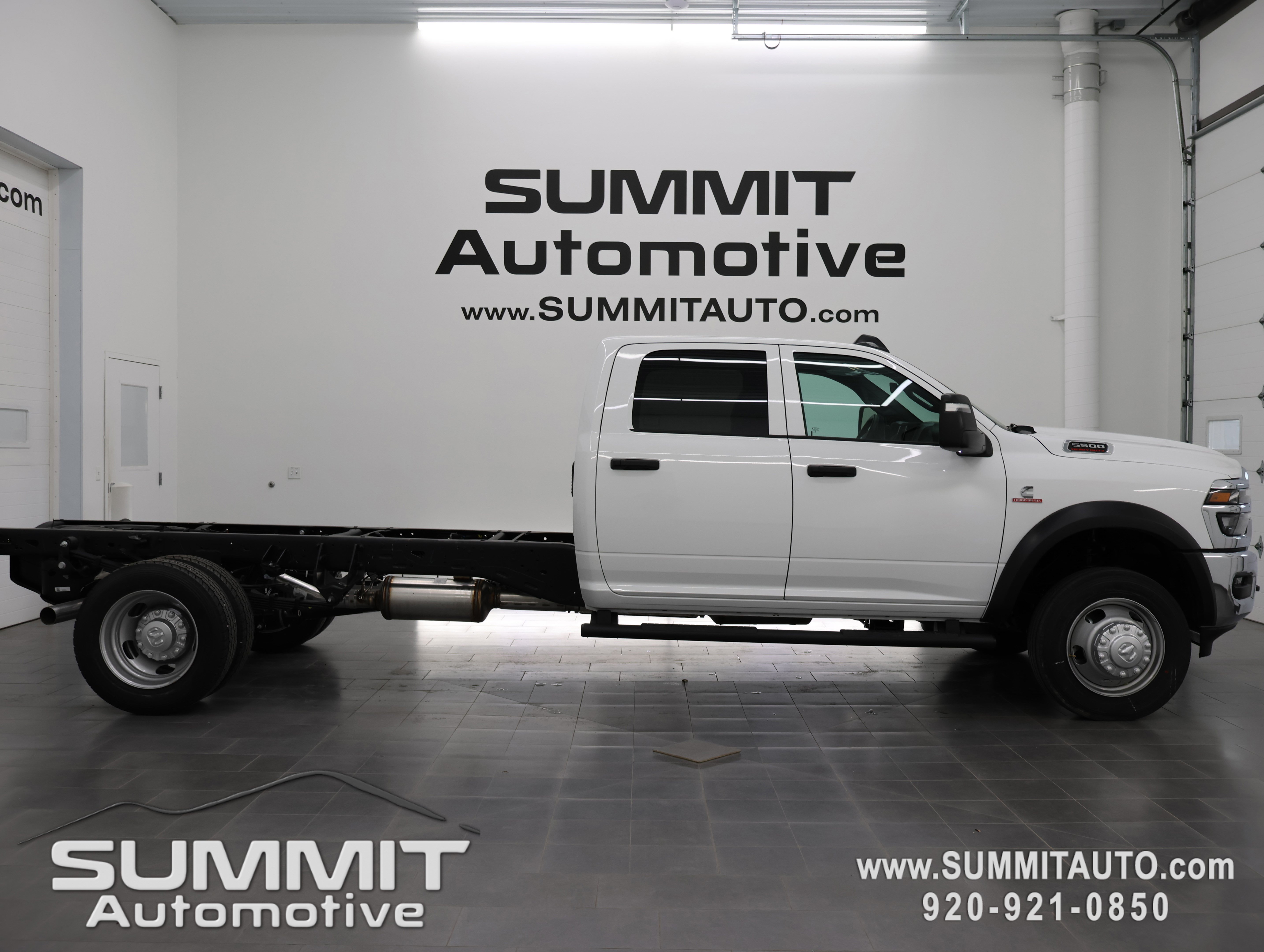 New 2026 RAM 5500 Tradesman w/ Chrome Appearance Group AWD/4WD 360° Tour
