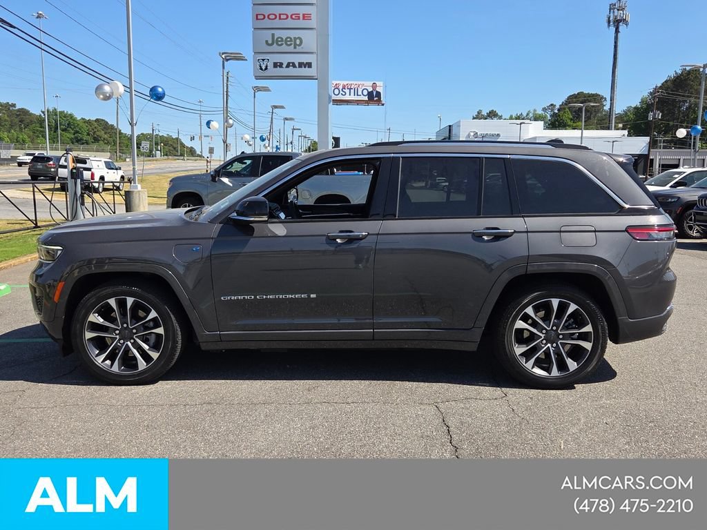 Used 2023 Jeep Grand Cherokee Overland w/ Luxury Tech Group IV AWD/4WD image 4