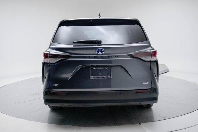 Certified 2025 Toyota Sienna XLE image 4