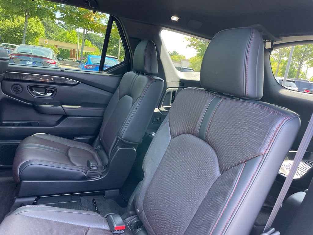 Certified 2025 Honda Pilot Black Edition image 41