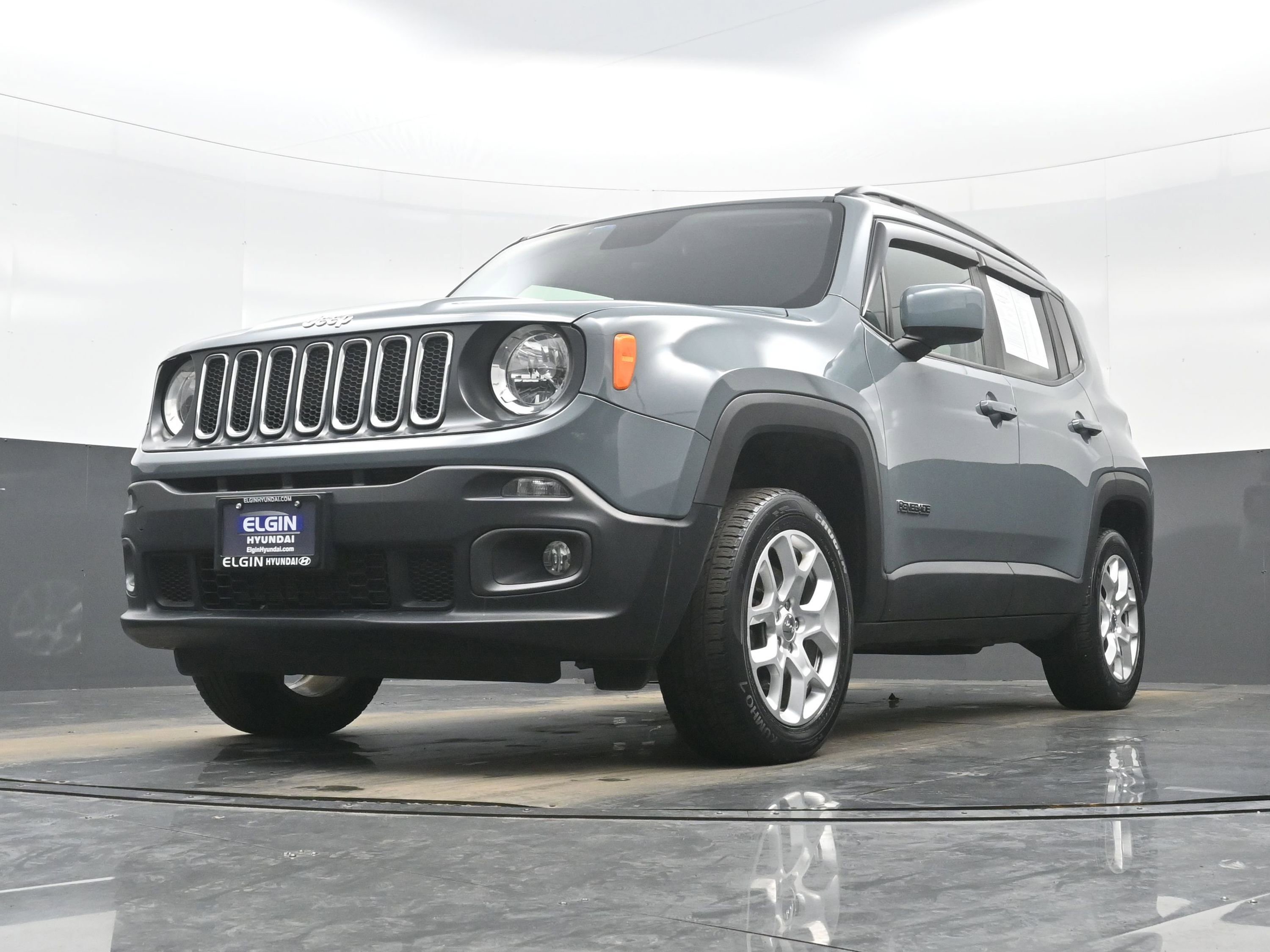 Used 2018 Jeep Renegade Latitude w/ Cold Weather Group image 22