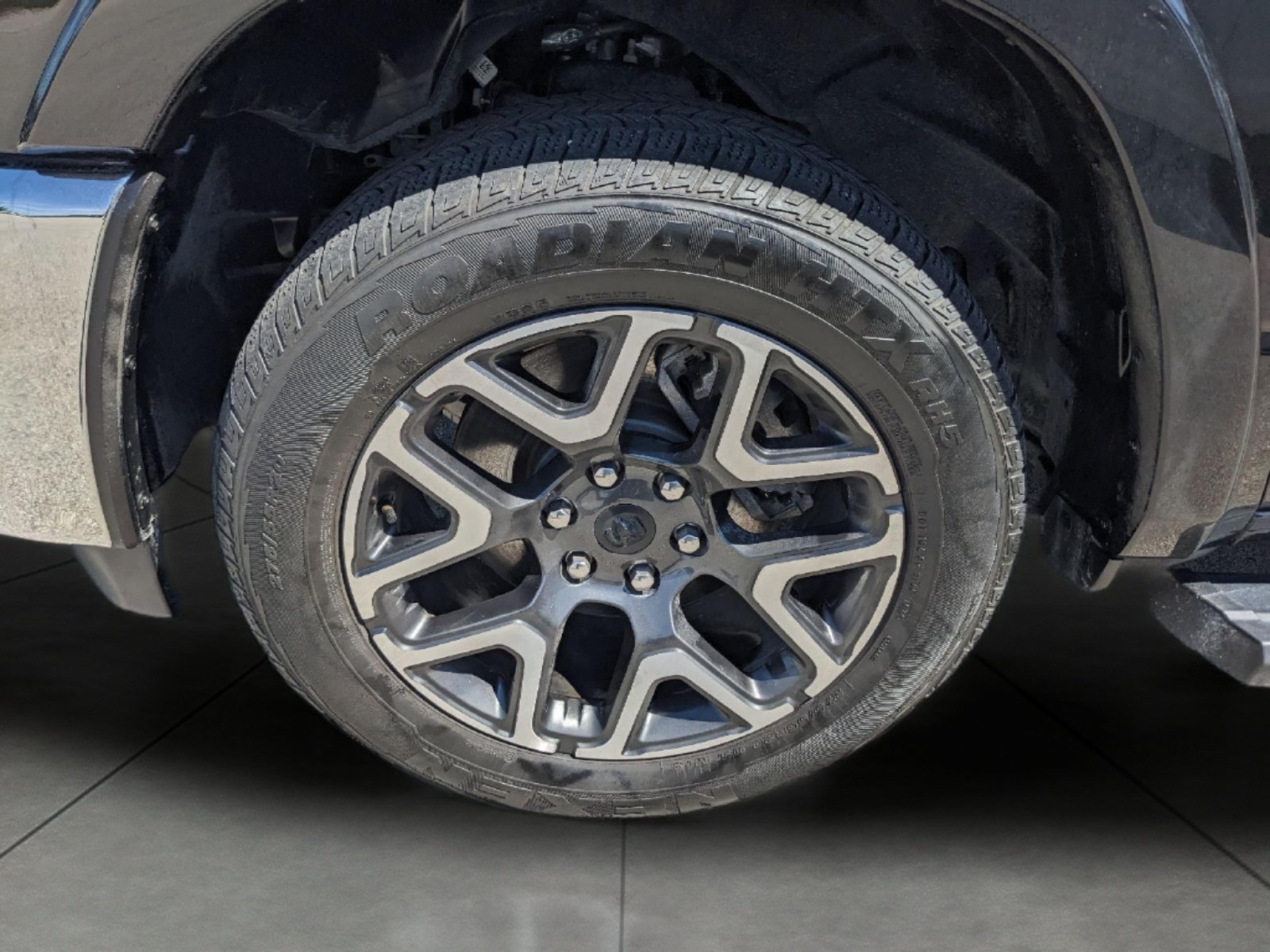 Used 2025 RAM 1500 Laramie AWD/4WD image 8
