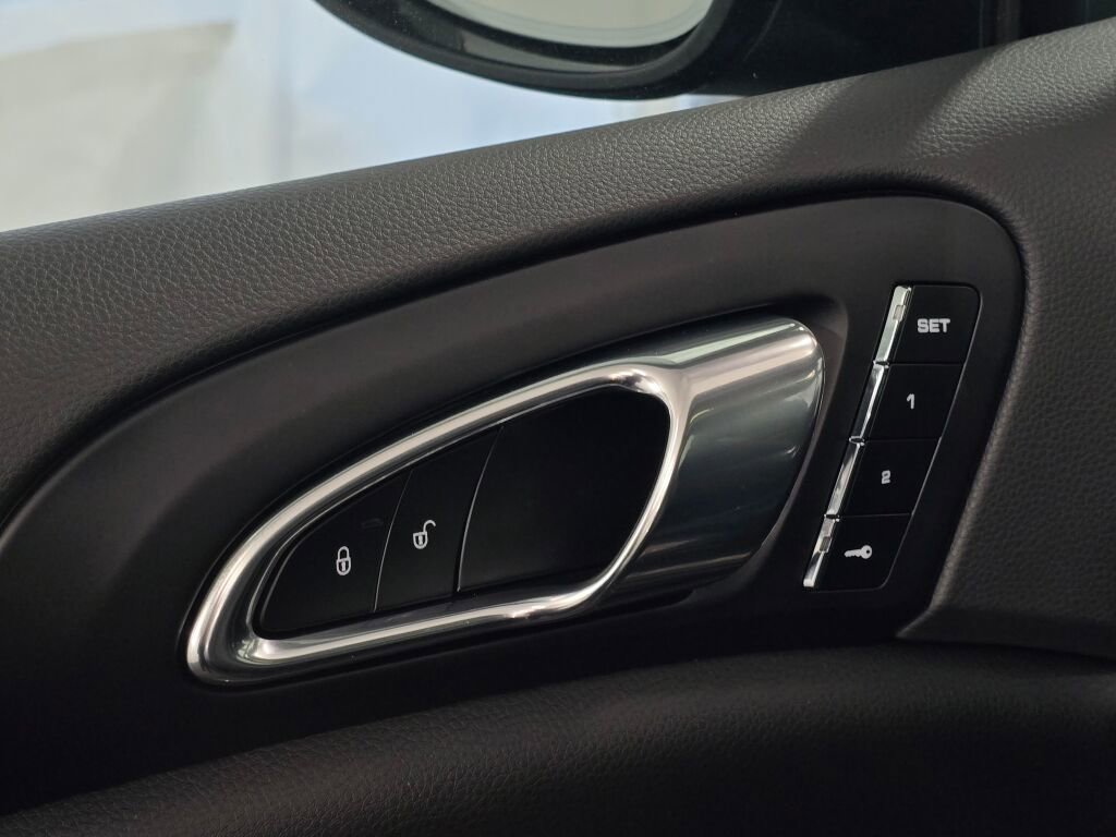 Used 2018 Porsche Cayenne image 35