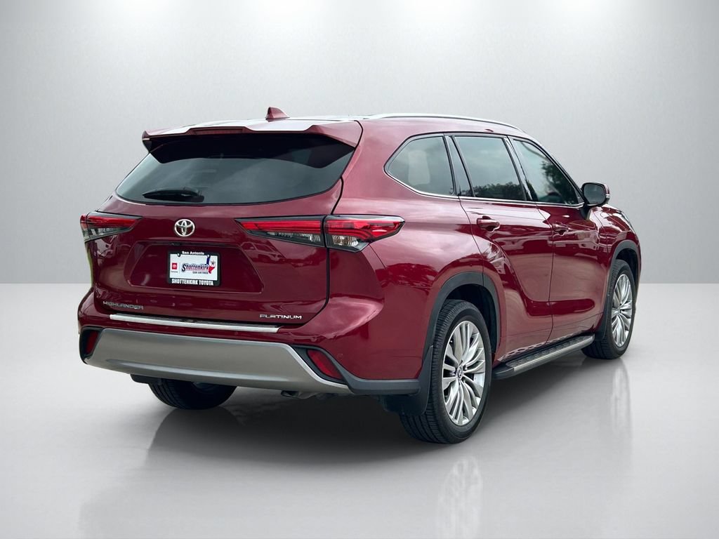 Used 2023 Toyota Highlander Platinum FWD image 5