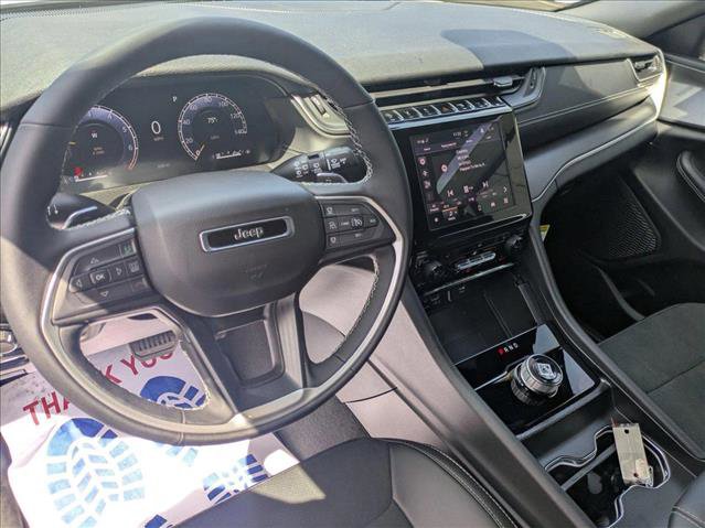 New 2025 Jeep Grand Cherokee Altitude image 3