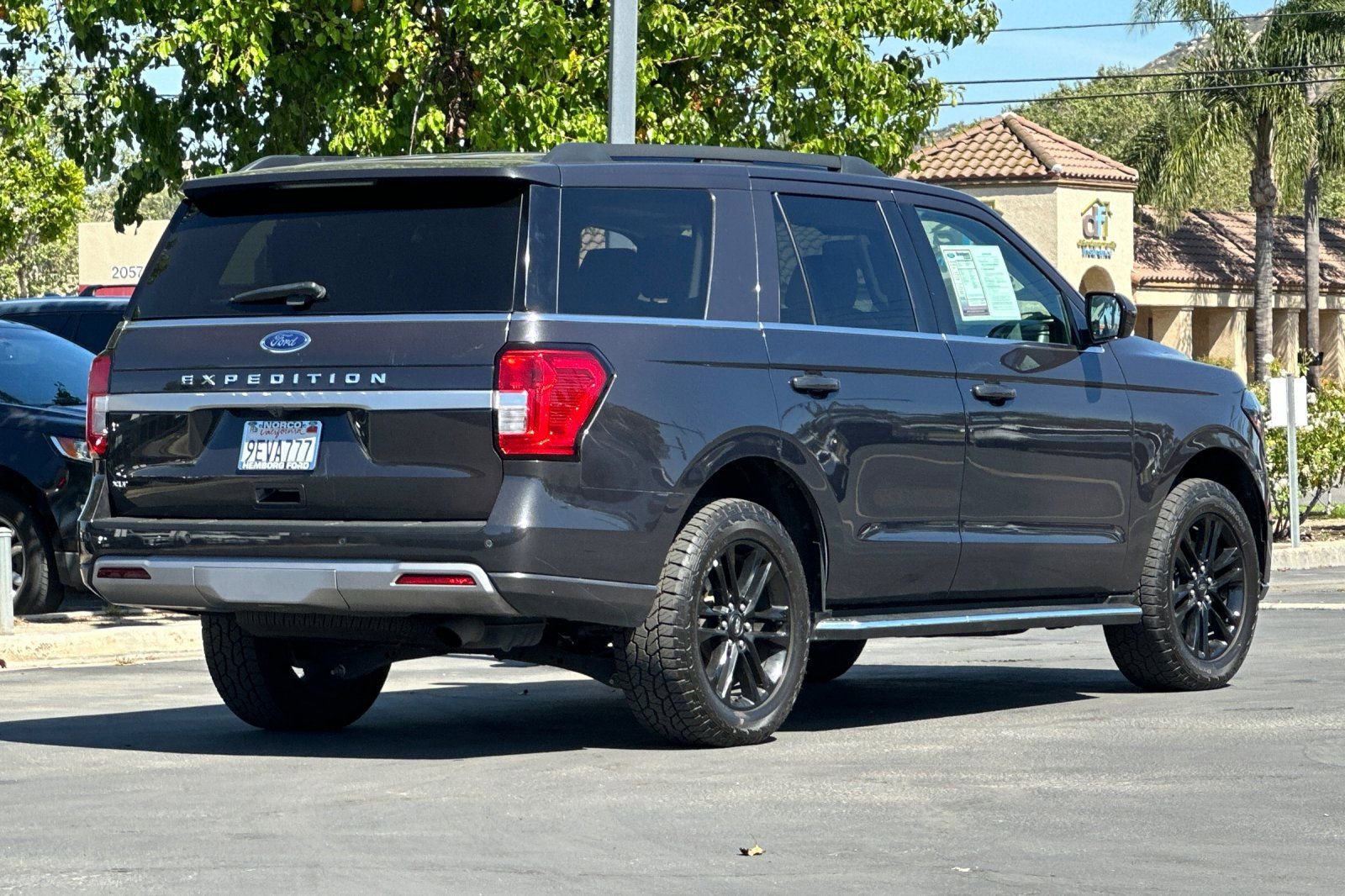 Used 2022 Ford Expedition XLT image 4