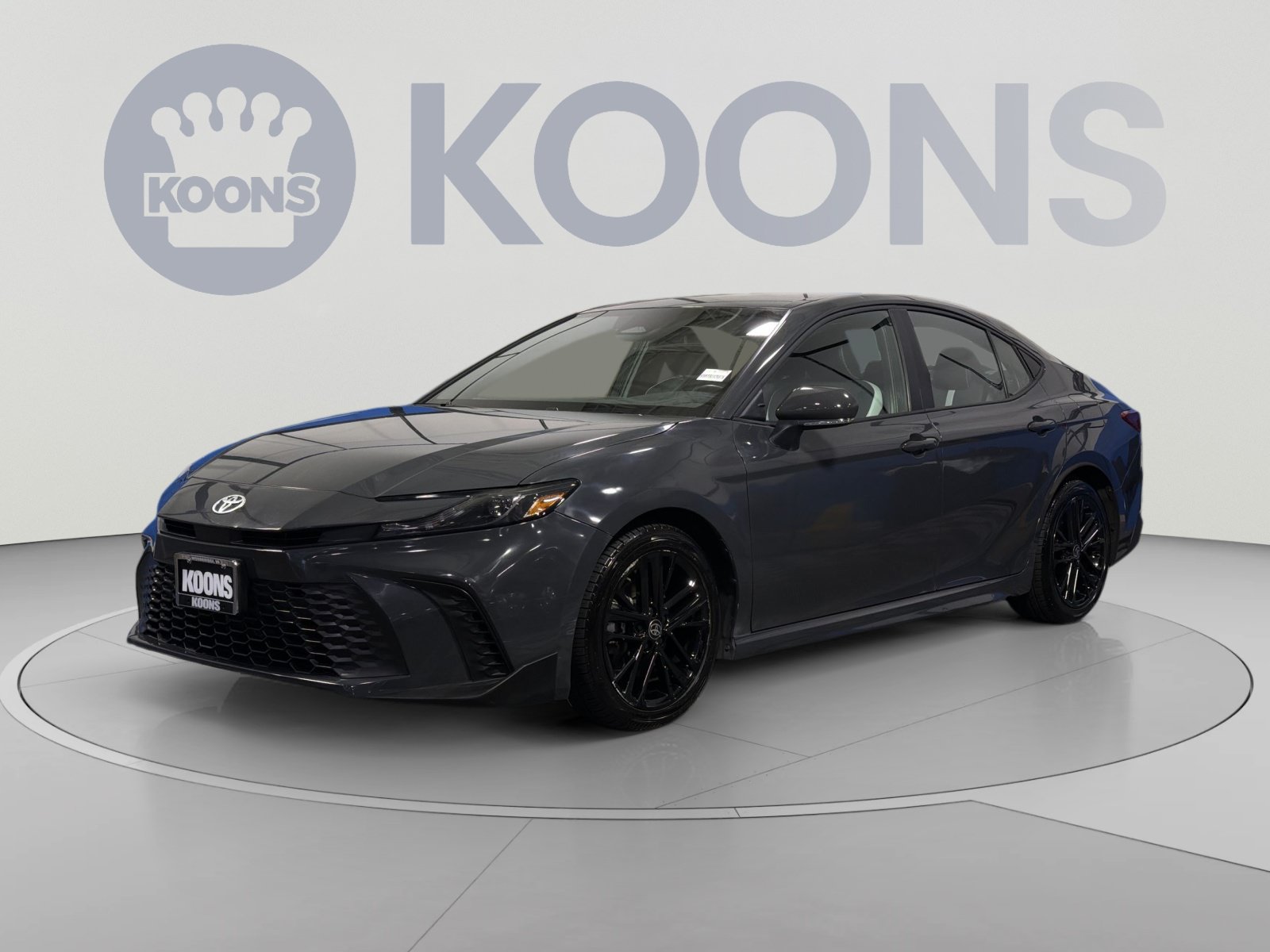 Used 2025 Toyota Camry SE FWD image 1