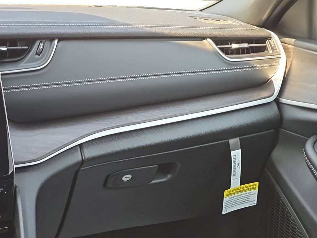 New 2025 Jeep Grand Cherokee L Limited w/ Luxury Tech Group II image 37