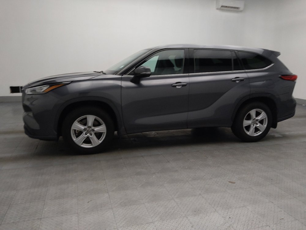 Used 2020 Toyota Highlander LE image 2