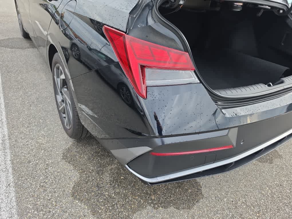 Used 2024 Hyundai Elantra Limited FWD image 16