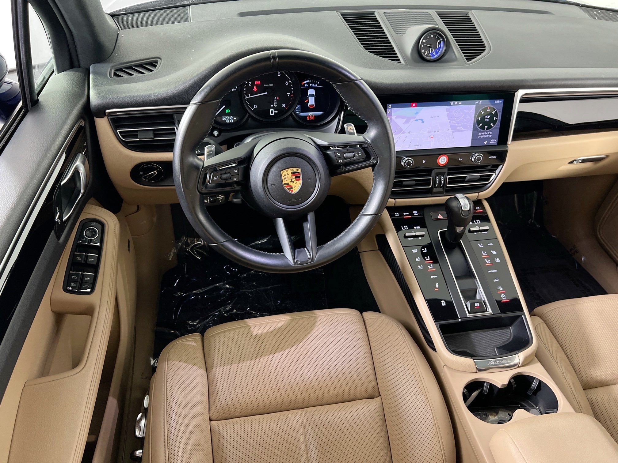 Used 2024 Porsche Macan AWD/4WD image 23