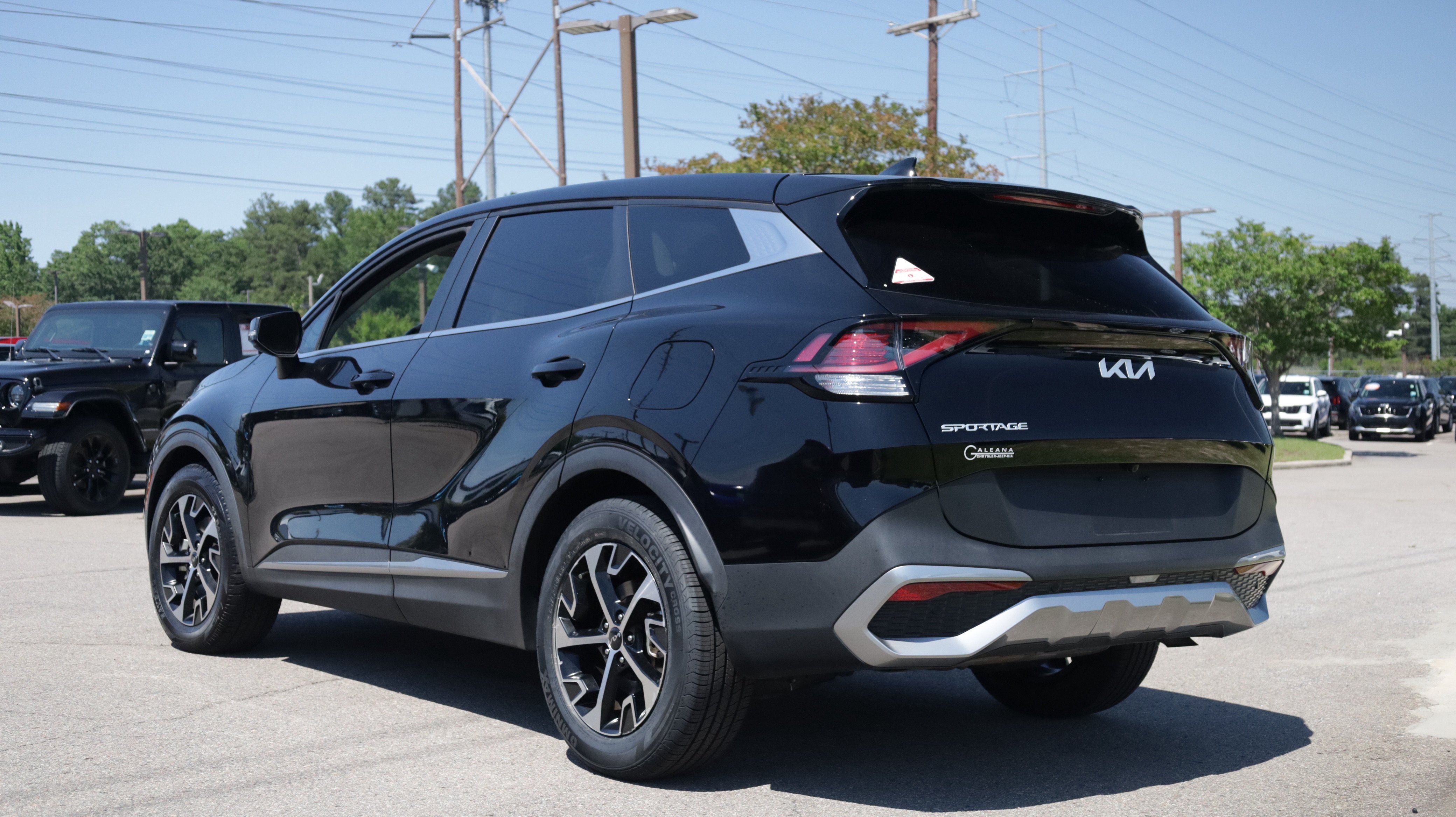Used 2023 Kia Sportage EX FWD image 3