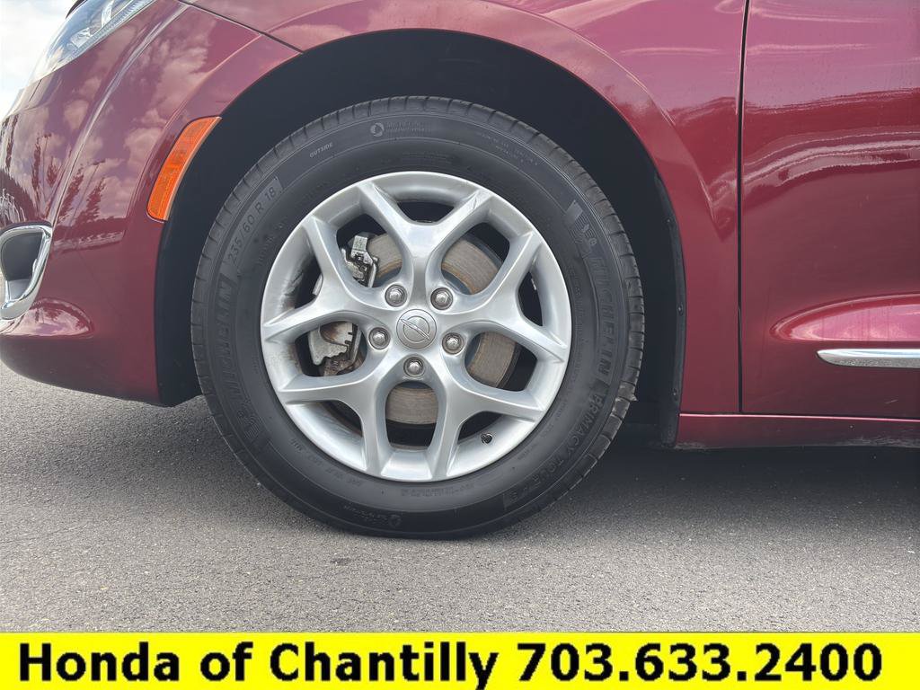 Used 2017 Chrysler Pacifica Touring-L w/ Tire & Wheel Group FWD image 23