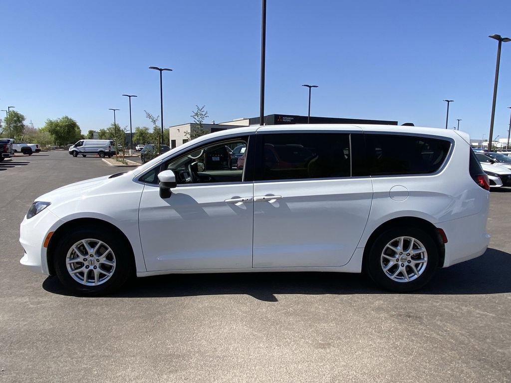 Used 2022 Chrysler Voyager LX FWD image 4