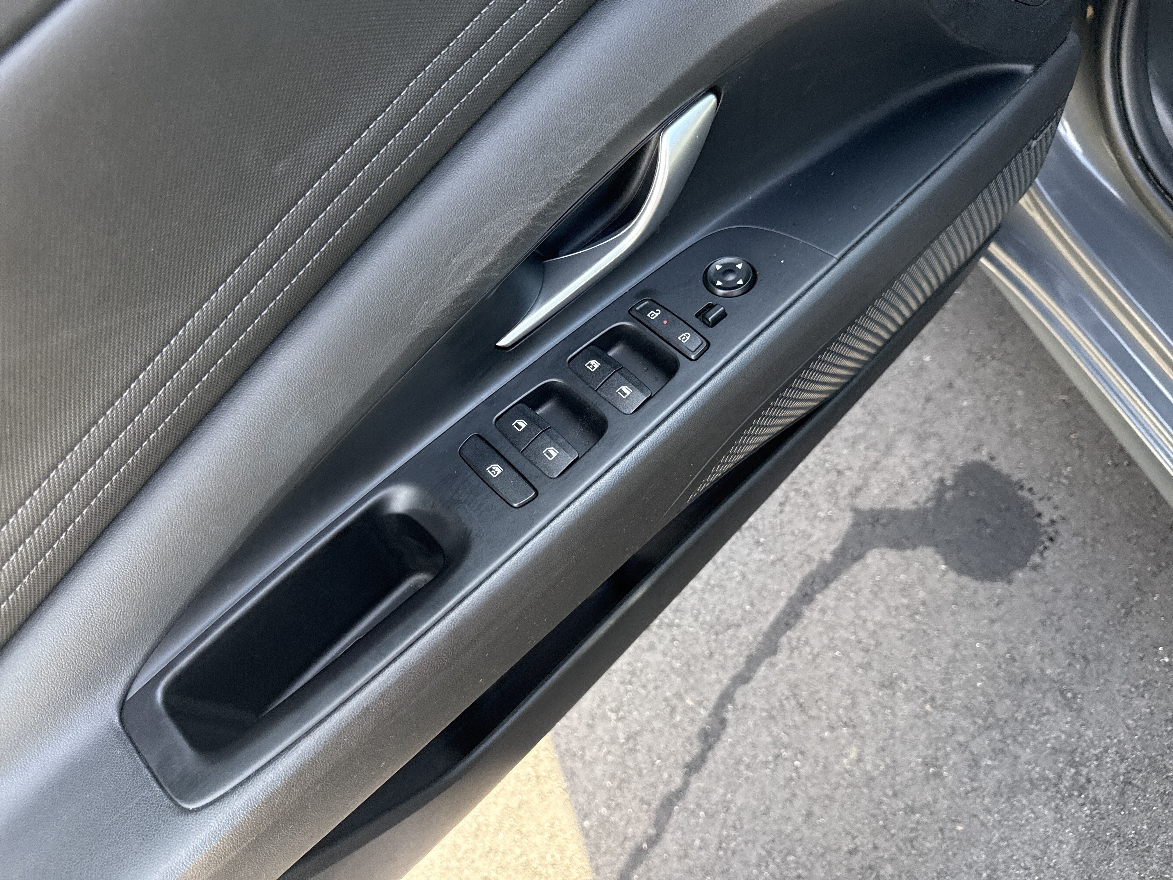 Used 2024 Hyundai Elantra Limited FWD image 15