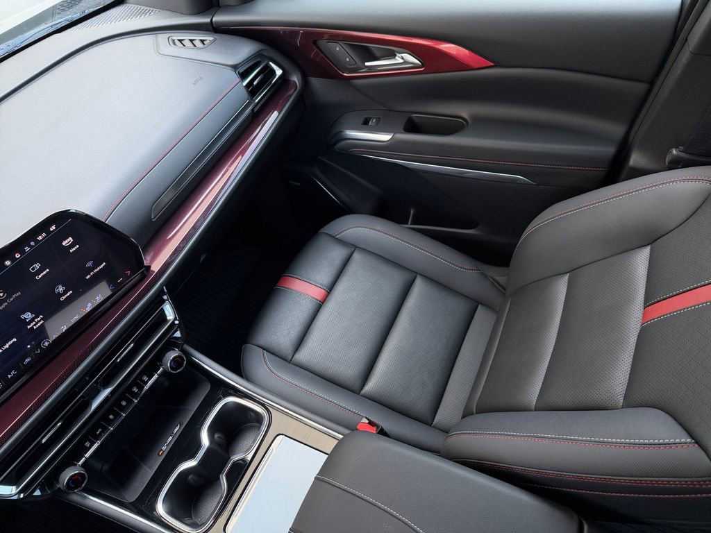 Used 2025 Chevrolet Traverse RS w/ LPO, Floor Liner Package FWD image 17