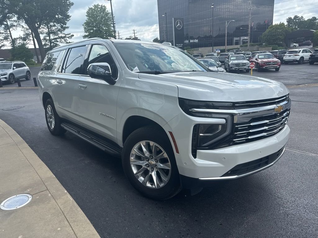 Used 2025 Chevrolet Suburban Premier RWD image 4