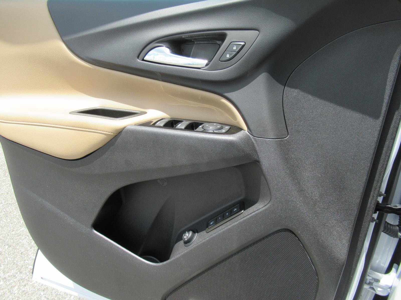Used 2023 Chevrolet Equinox Premier FWD image 19