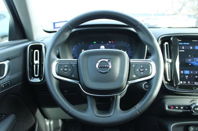 Used 2025 Volvo XC40 B5 Core image 24