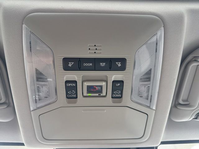 Used 2021 Toyota RAV4 Limited AWD/4WD image 27