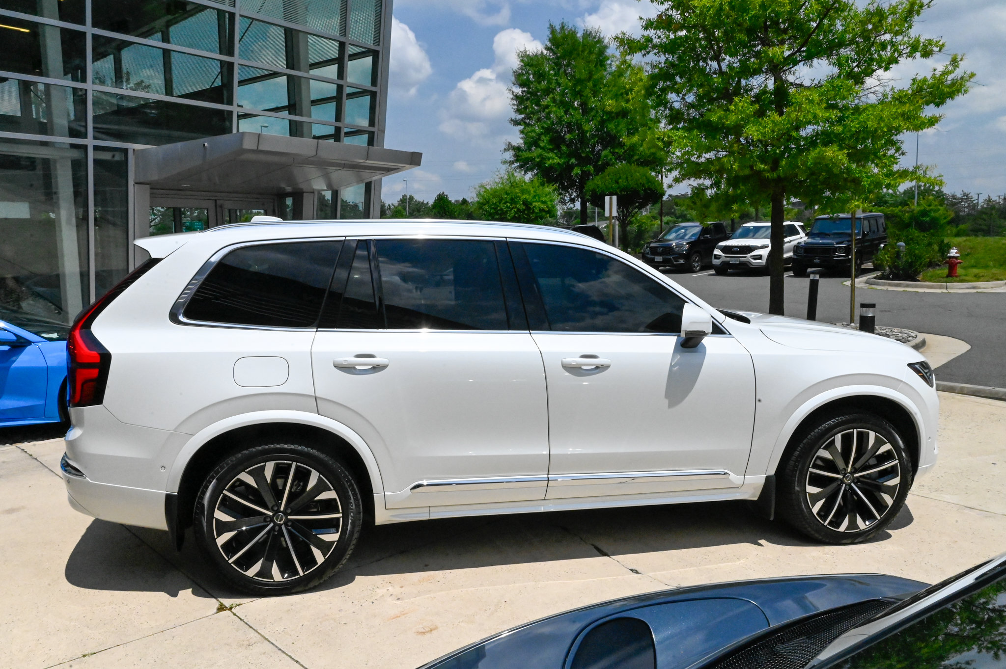 Used 2025 Volvo XC90 T8 Ultra w/ Protection Package Premier AWD/4WD image 4