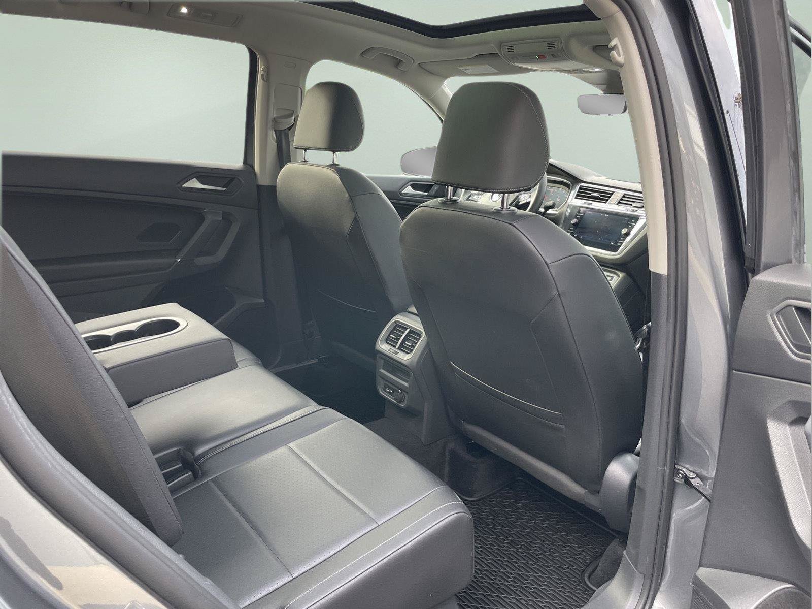 Used 2020 Volkswagen Tiguan SEL AWD/4WD image 23