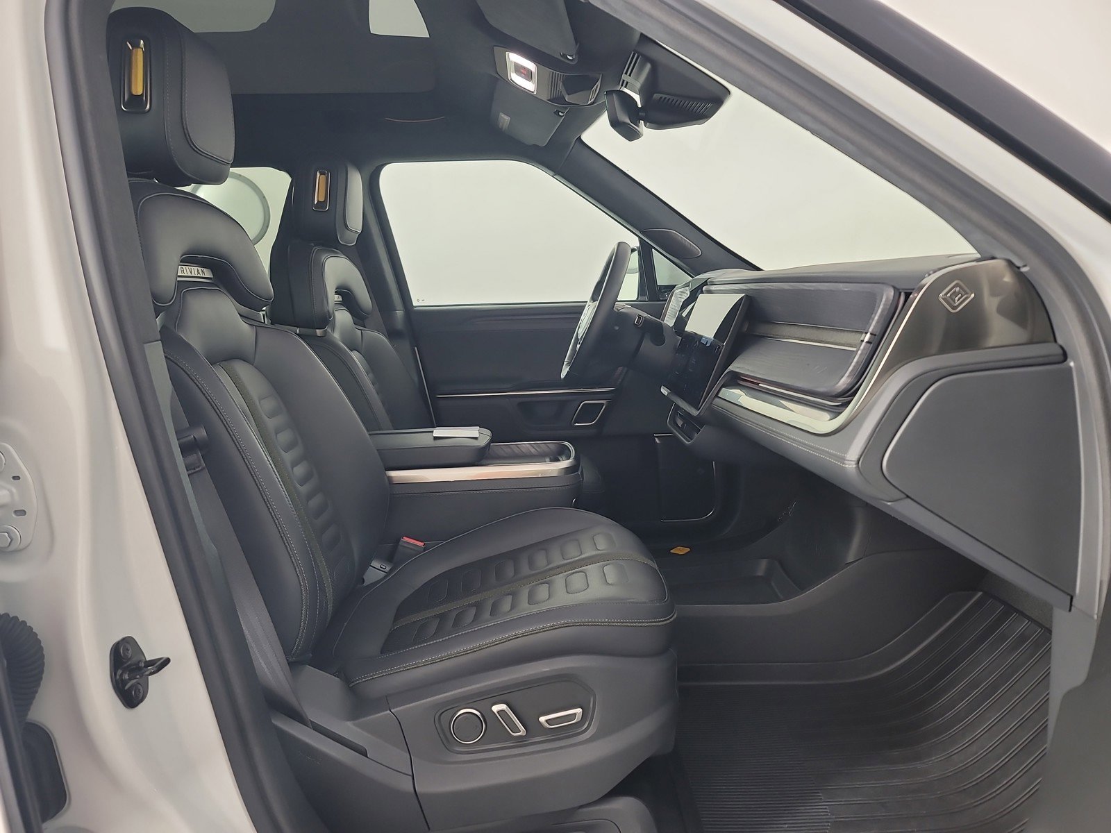 Used 2024 Rivian R1S Adventure image 24