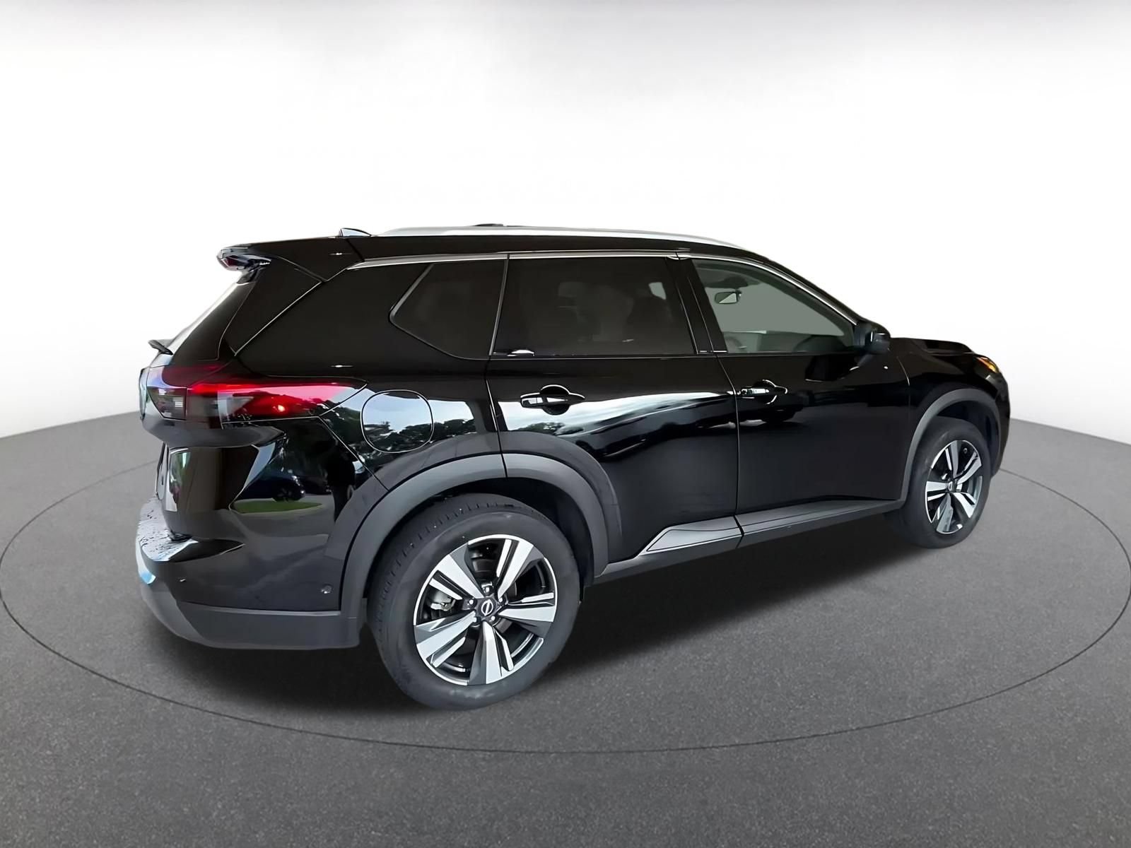 Used 2026 Nissan Rogue SL FWD image 13