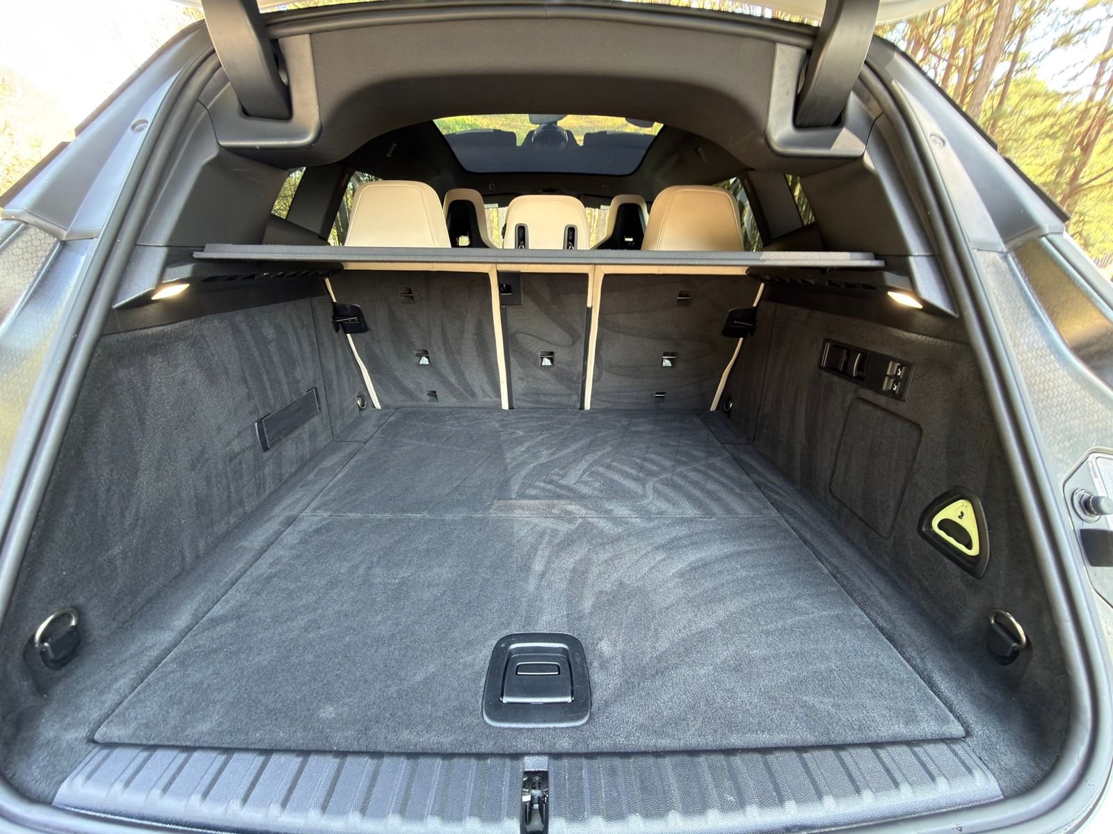 Used 2023 BMW iX xDrive50 w/ Sport Package image 17