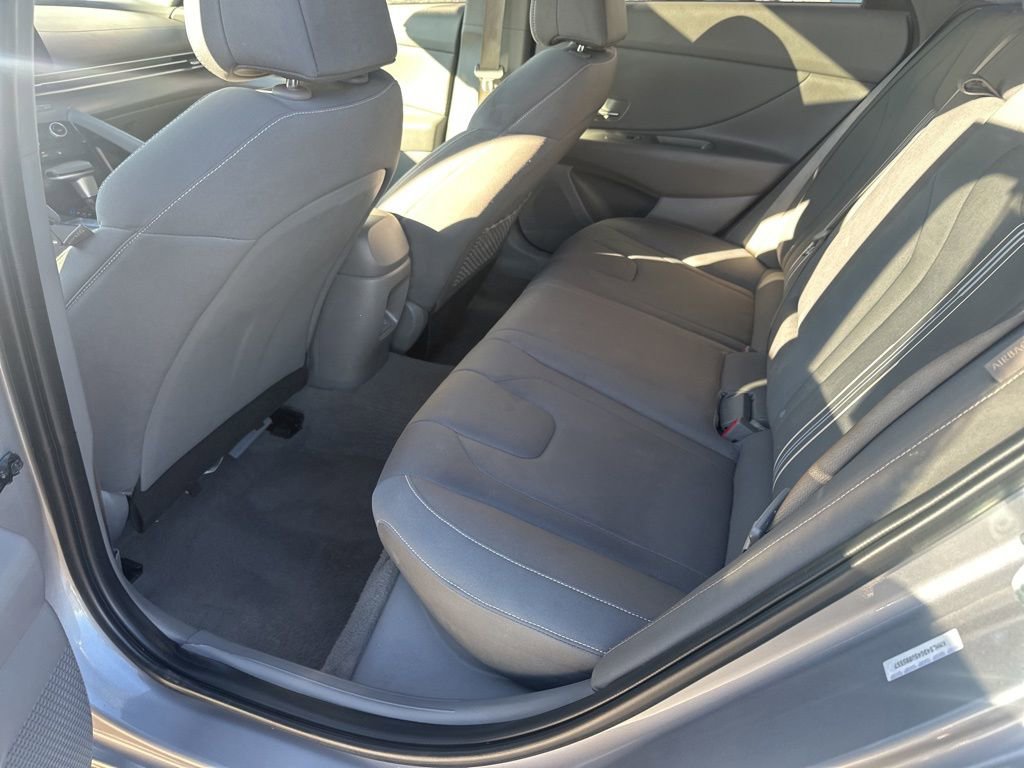 Used 2025 Hyundai Elantra SEL FWD image 13