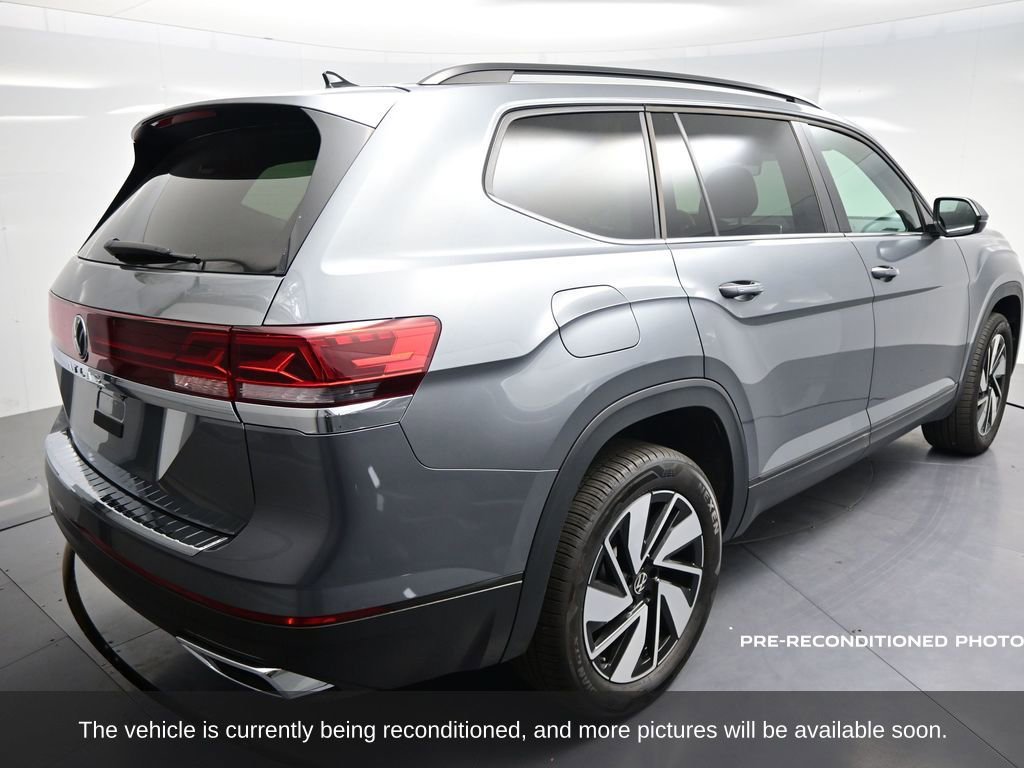 Used 2025 Volkswagen Atlas SE image 3