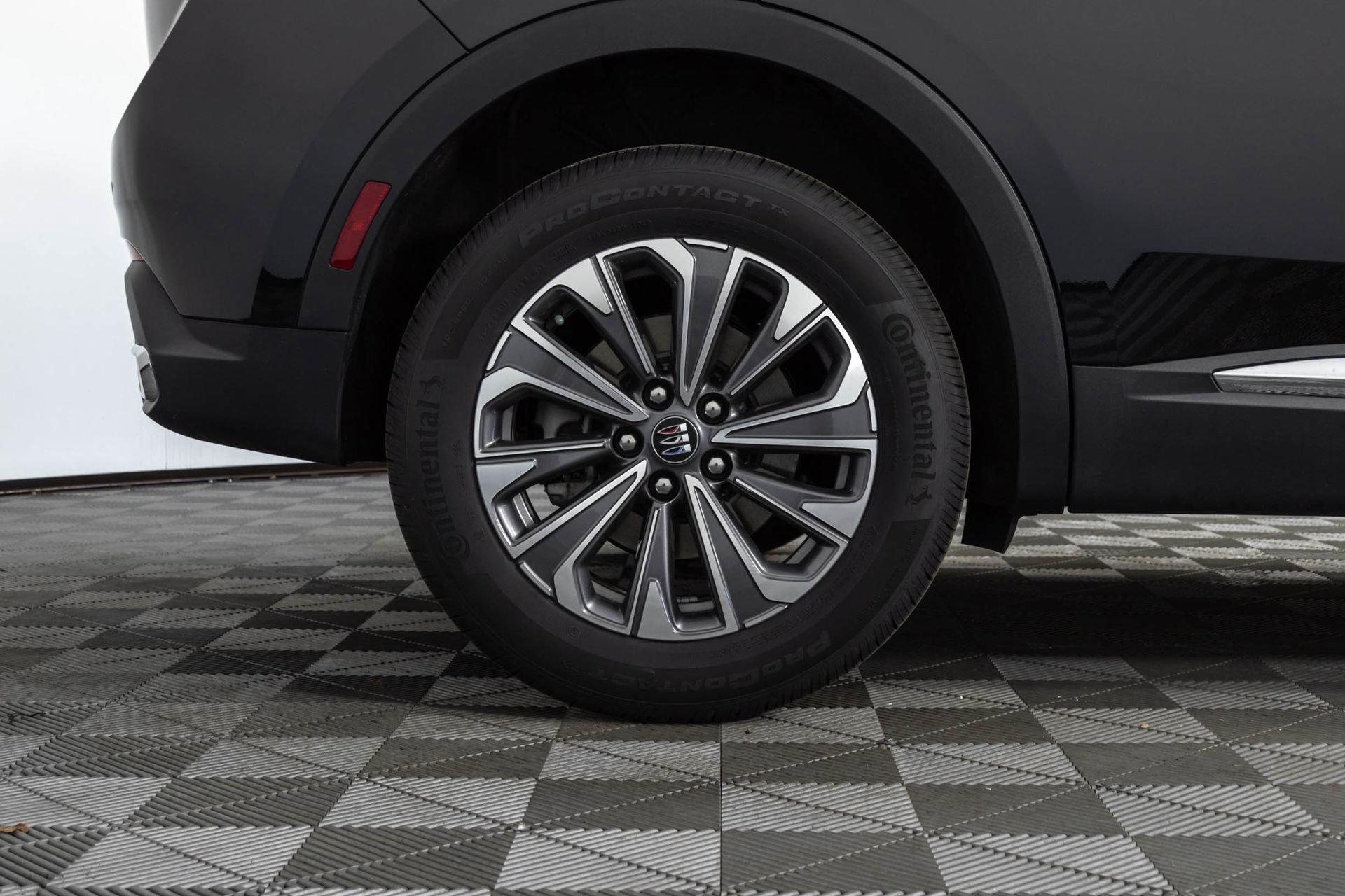 Used 2025 Buick Envision Preferred AWD/4WD image 46