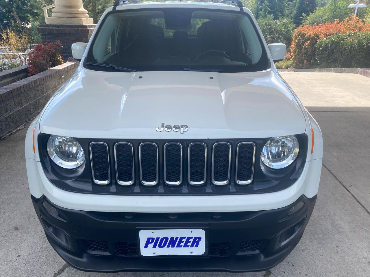 Used 2016 Jeep Renegade Latitude FWD image 5