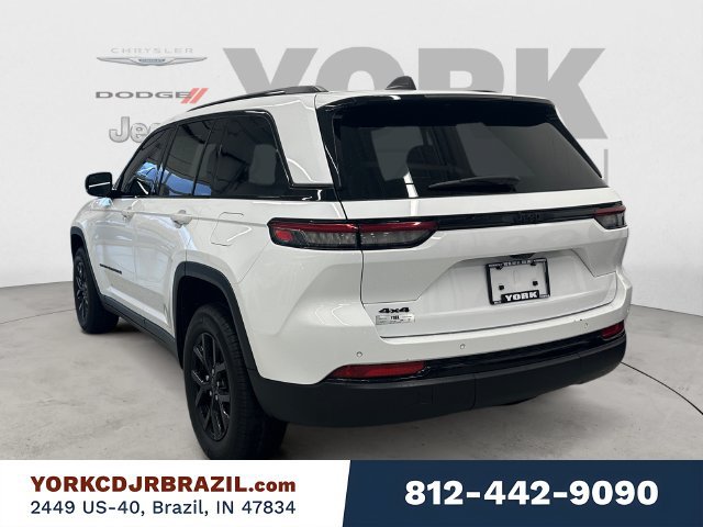 Used 2024 Jeep Grand Cherokee Altitude AWD/4WD image 3