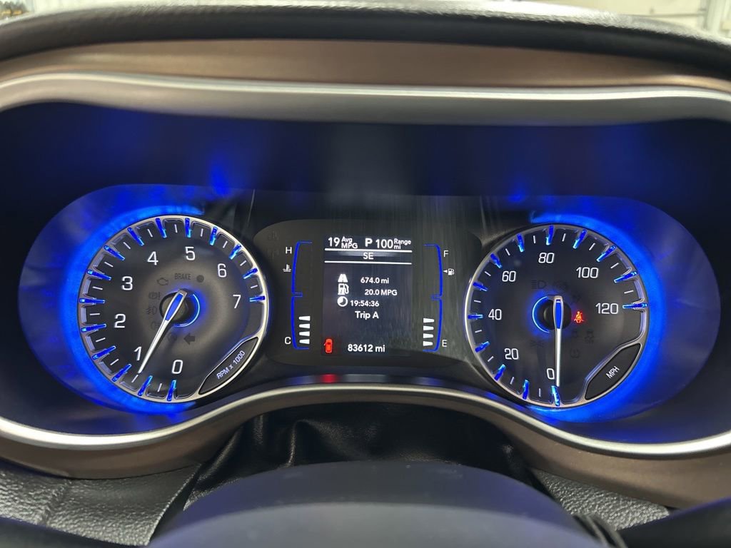 Used 2018 Chrysler Pacifica Touring-L FWD image 17