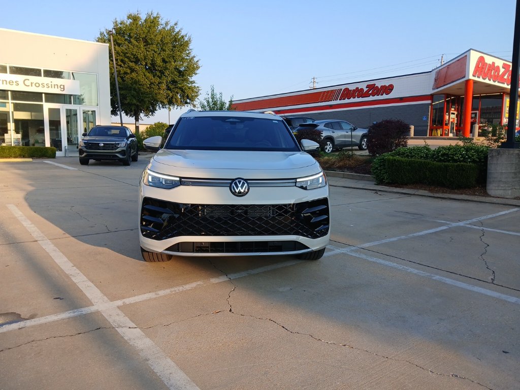 New 2026 Volkswagen Tiguan SEL R-Line AWD/4WD image 2