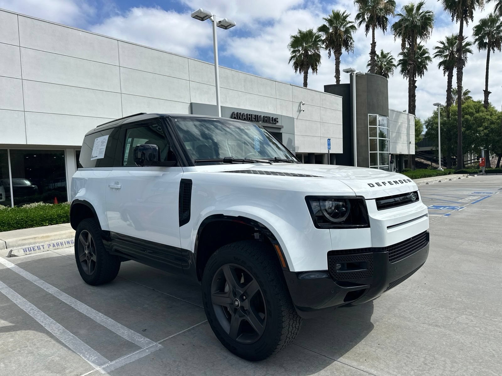Used 2024 Land Rover Defender 90 X-Dynamic SE AWD/4WD image 2