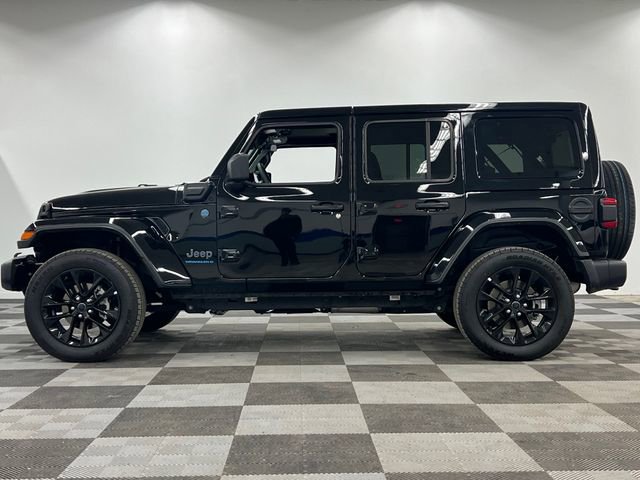 Used 2025 Jeep Wrangler Unlimited Sahara w/ Safety Group image 9