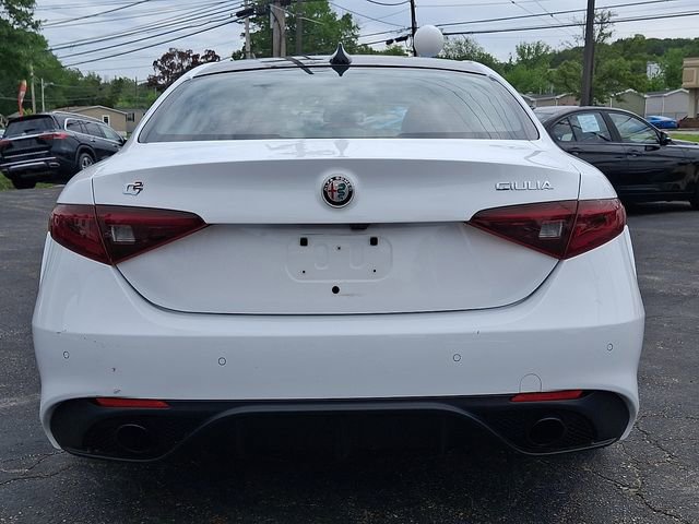 Used 2023 Alfa Romeo Giulia Veloce RWD image 5