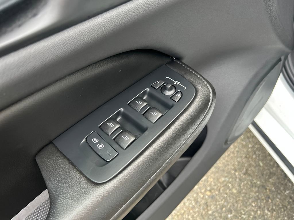 Used 2022 Volvo S60 B5 Momentum w/ Advanced Package image 20