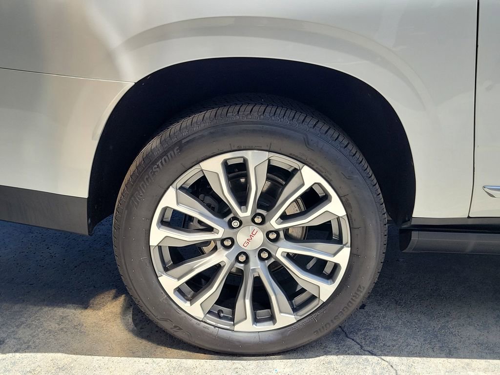 Used 2021 GMC Yukon XL Denali w/ Denali Premium Package image 6