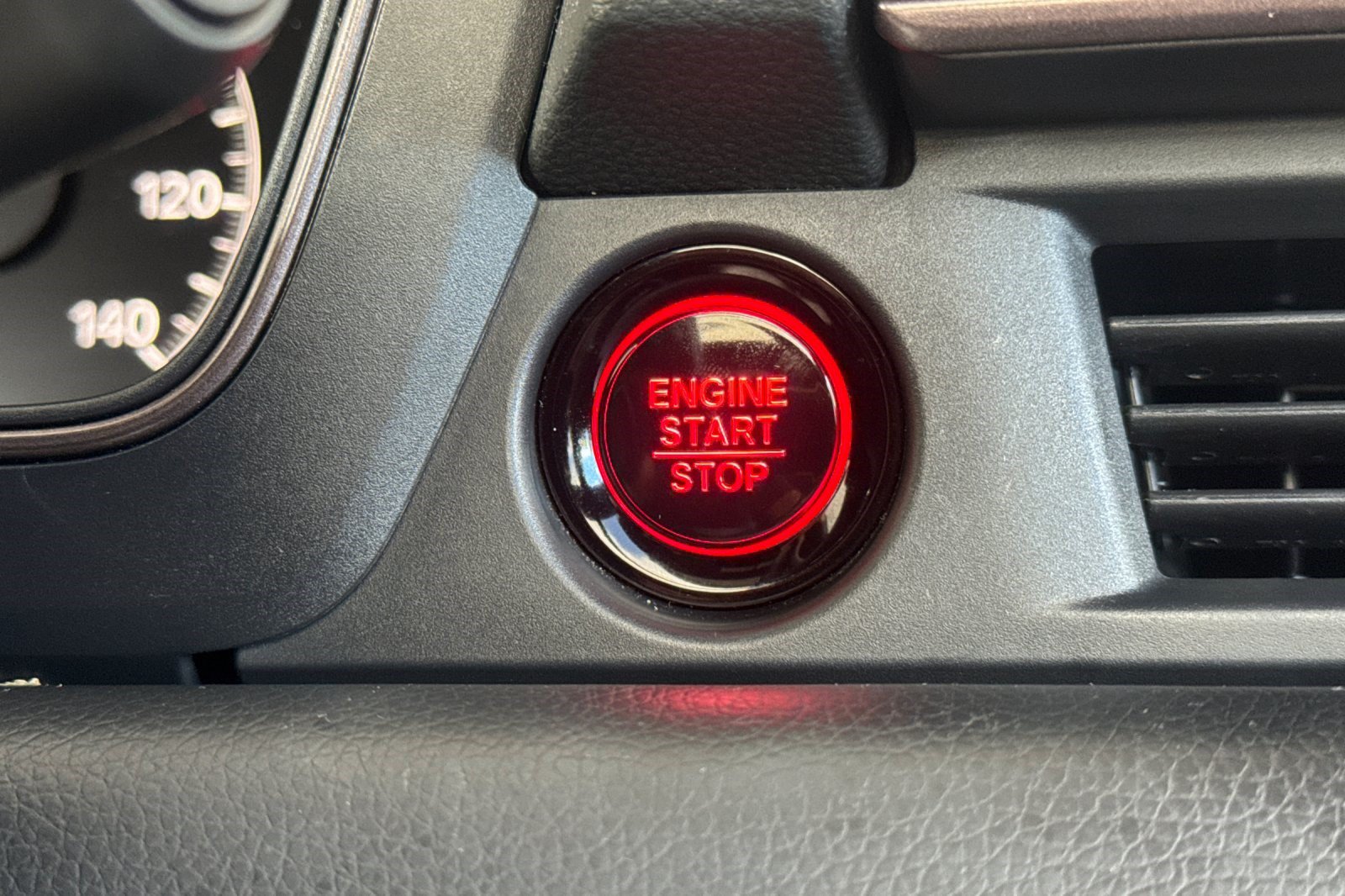 Certified 2025 Honda Pilot TrailSport image 17